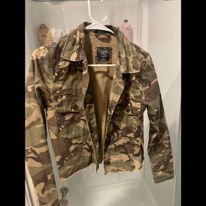 Abercrombie and Fitch Camouflage Cropped Jacket S
